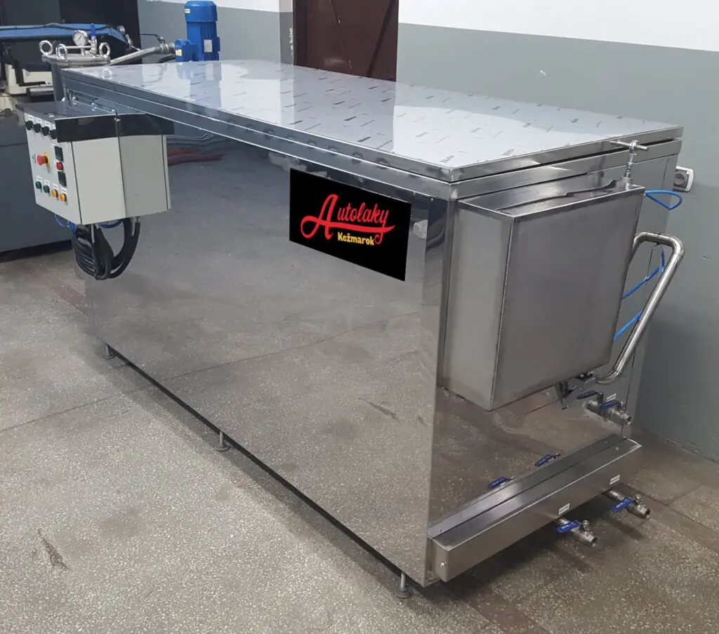 horizontálna nádrž na chemické odlakovanie diskov